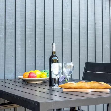 Apsolon - 150m From The Sea By Interhome *